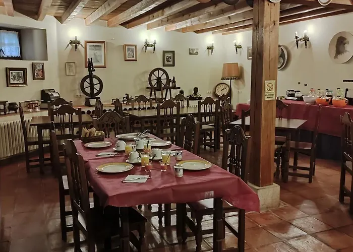 Hotel La De Numancia 2*