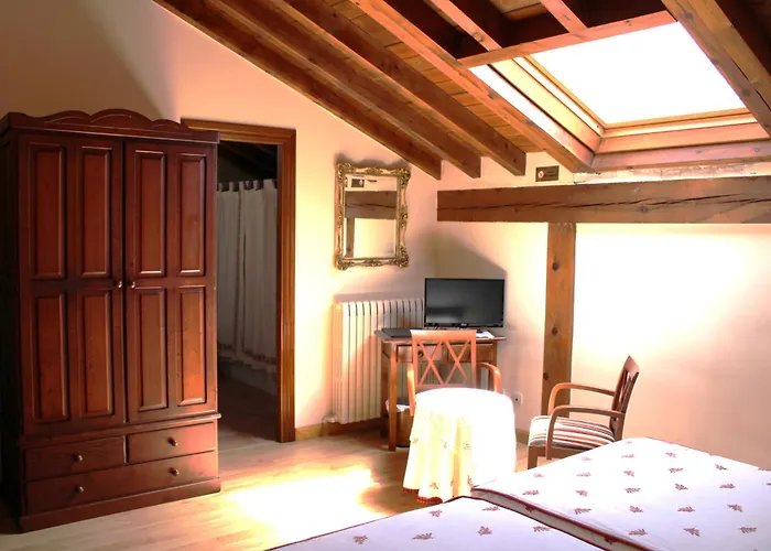 Hotel La De Numancia 2*